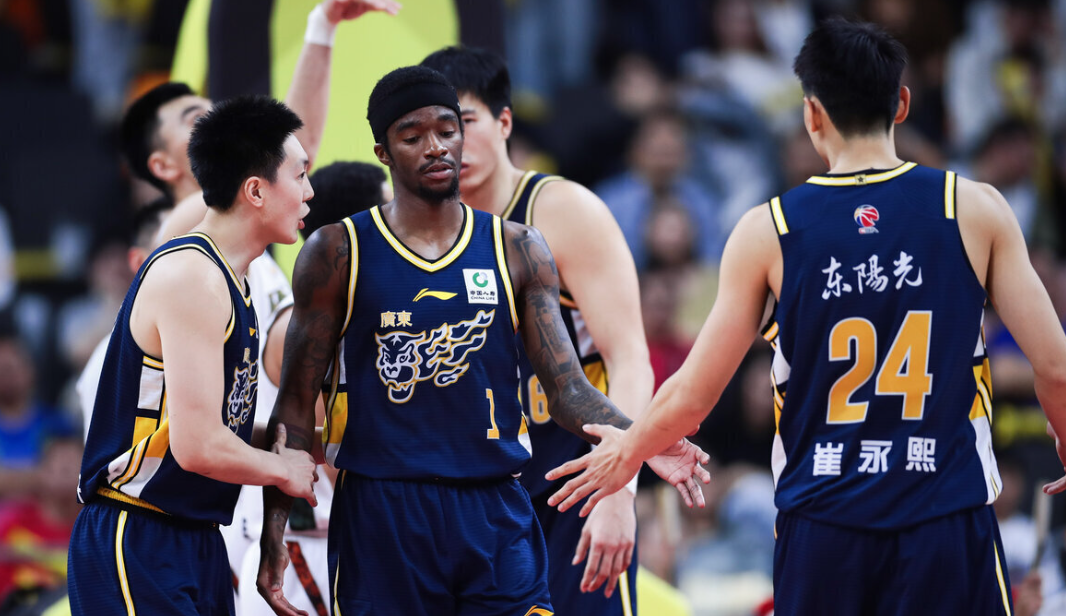 开云体育官网-破案!第3节追到差9分,杜锋却撤下萨姆纳的原因找到,奎因要背锅